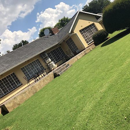 Khuvena Guesthouse Randburg Exterior photo