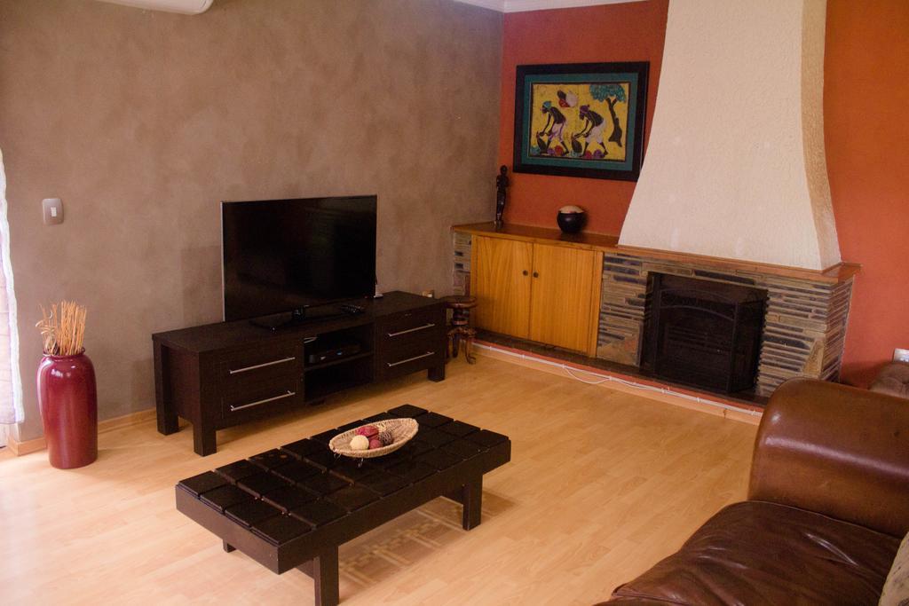 Khuvena Guesthouse Randburg Exterior photo