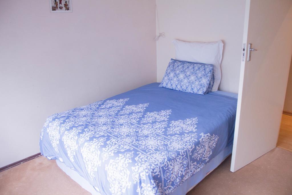 Khuvena Guesthouse Randburg Exterior photo