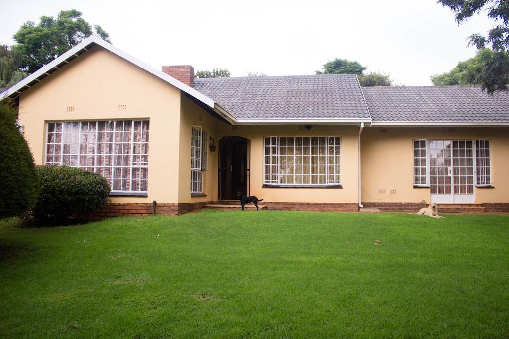Khuvena Guesthouse Randburg Exterior photo
