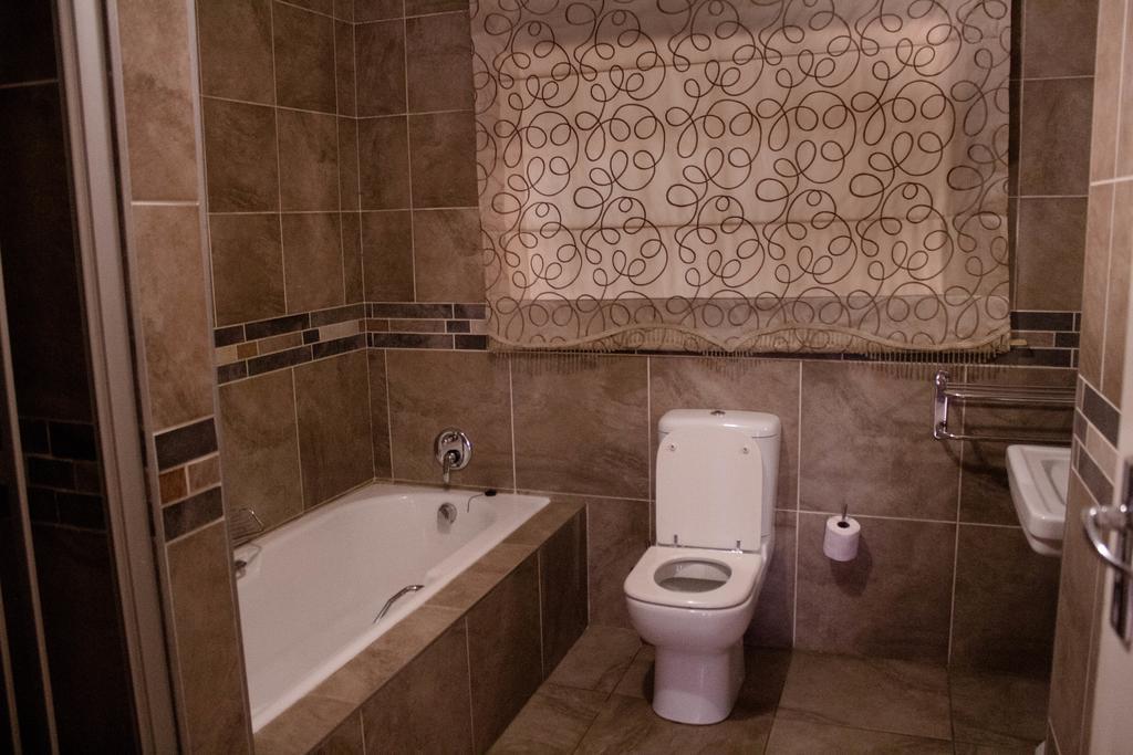 Khuvena Guesthouse Randburg Exterior photo