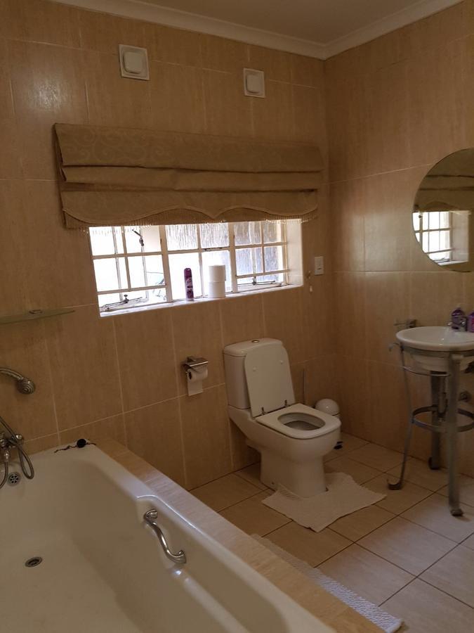 Khuvena Guesthouse Randburg Exterior photo