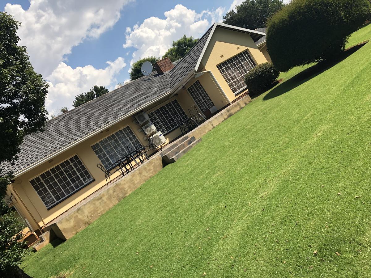 Khuvena Guesthouse Randburg Exterior photo