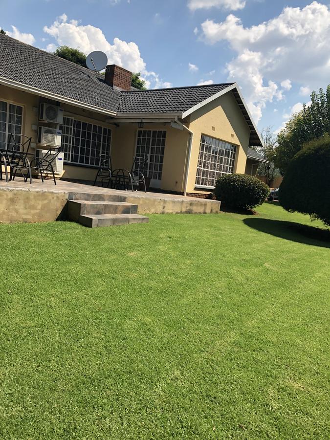 Khuvena Guesthouse Randburg Exterior photo