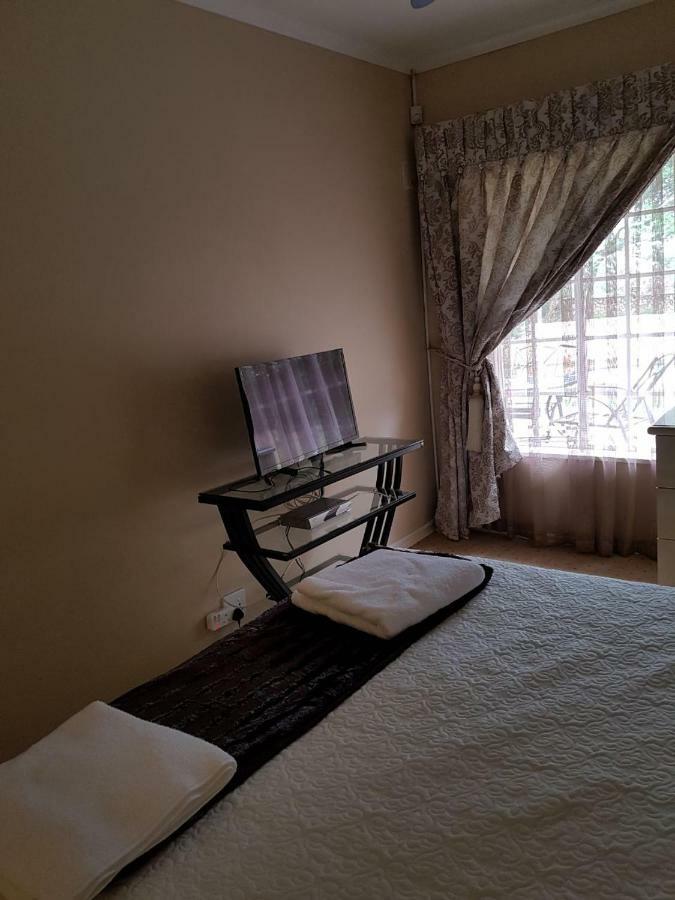 Khuvena Guesthouse Randburg Exterior photo